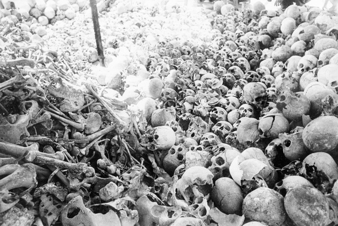 Chuyện làm phim về Khmer Đỏ: Hãy để những hình ảnh khủng khiếp này nói lên sự thật - Ảnh 1.