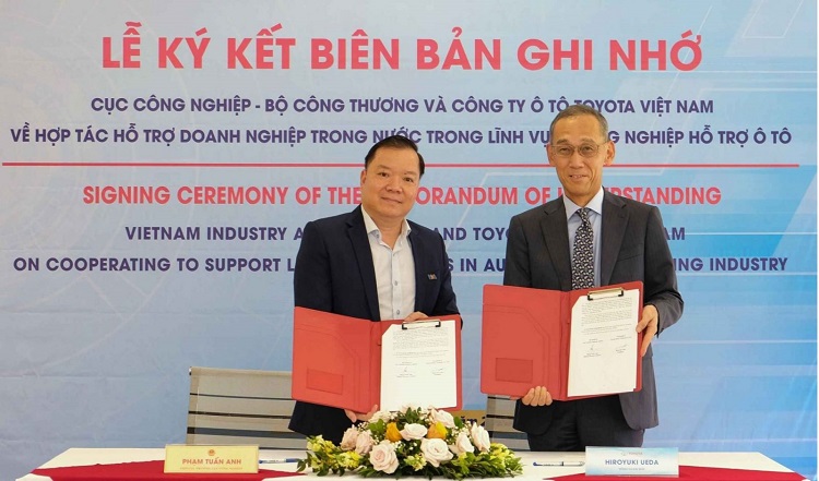 Bộ Công Thương và Toyota Việt Nam ký kết hợp tác hỗ trợ doanh nghiệp công nghiệp hỗ trợ ô tô trong nước